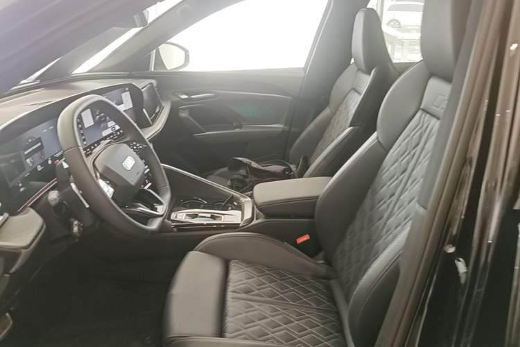 Used Audi Q5L 2026 Model Range: Intelligent Hybrid Premium Edition Left Front Seat