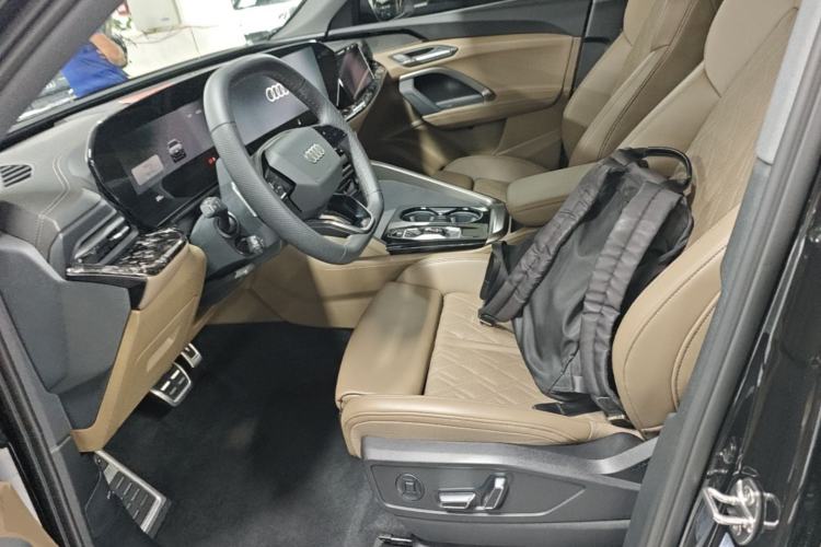 Used Audi Q5L 2026 Model Range: Exclusive Edition for 10 Million Users Left Front Seat