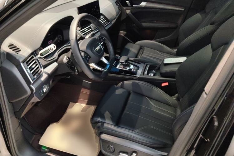 Used Audi Q5L 2025 Facelift 45th Anniversary Collector's Edition 40 TFSI Luxury Dynamic Version Left Front Seat