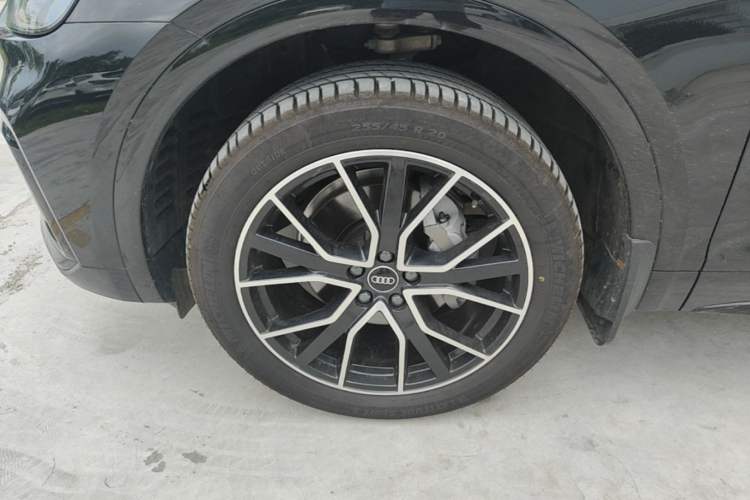 Used Audi Q5L 2025 Facelift 45th Anniversary Collector's Edition 40 TFSI Luxury Dynamic Version Left Front Wheel Hub