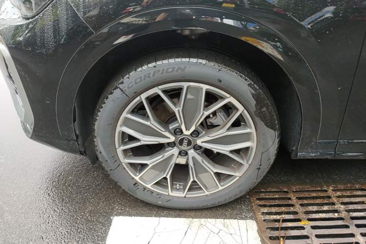 Used Audi Q5L 2026 150kW Smart Hybrid Luxury Edition Left Front Wheel Hub