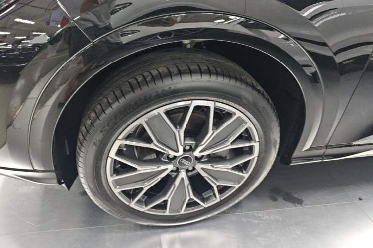 Used Audi Q5L 2026 Model Range: Exclusive Edition for 10 Million Users Left Front Wheel Hub