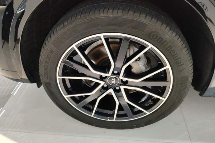 Used Audi Q5L 2025 Facelift 45th Anniversary Collector's Edition 40 TFSI Luxury Dynamic Version Left Front Wheel Hub