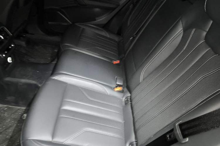 Used Audi Q5L 2025 Facelift 45th Anniversary Collector's Edition 45 TFSI Luxury Dynamic Version Left Rear Seat