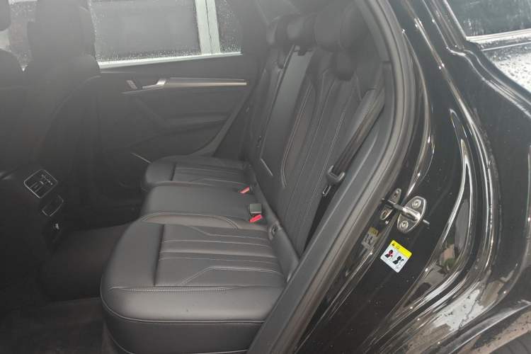 Used Audi Q5L 2025 Facelift 45th Anniversary Collector's Edition 40 TFSI Luxury Dynamic Version Left Rear Seat