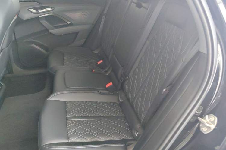 Used Audi Q5L 2026 150kW Smart Hybrid Luxury Edition Left Rear Seat