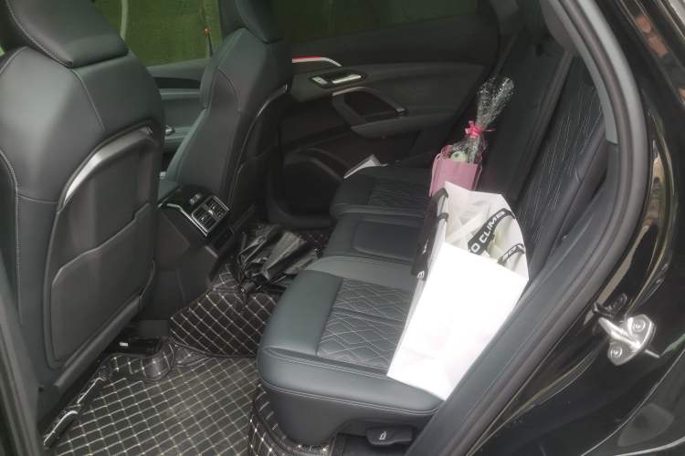 Used Audi Q5L 2026 Model Range: Exclusive Edition for 10 Million Users Left Rear Seat