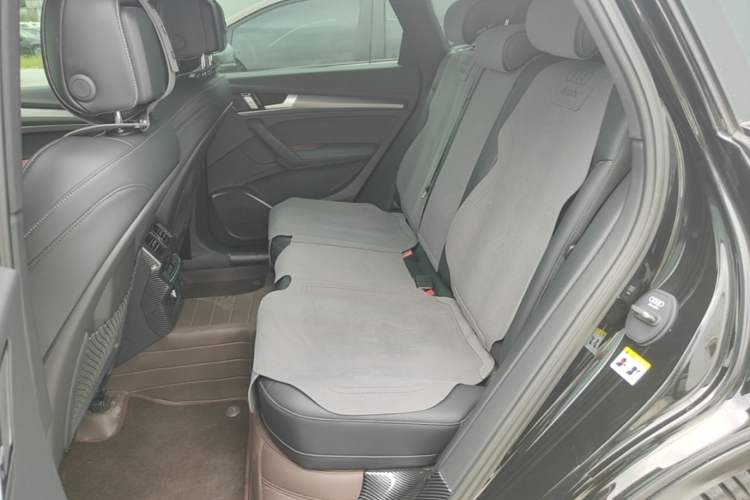 Used Audi Q5L 2025 Facelift 45th Anniversary Collector's Edition 40 TFSI Luxury Dynamic Version Left Rear Seat