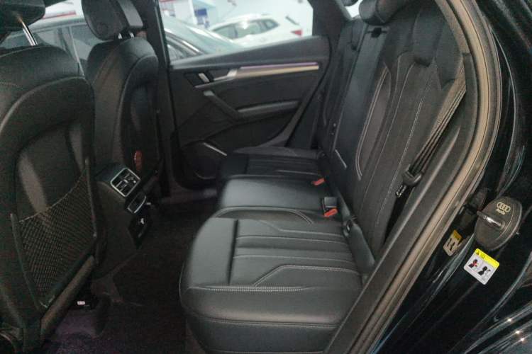 Used Audi Q5L 2025 Facelift 45th Anniversary Collector's Edition 40 TFSI Luxury Dynamic Version Left Rear Seat