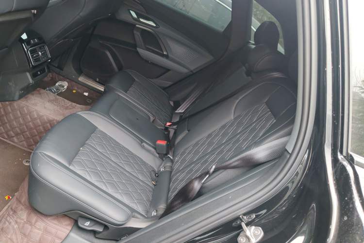 Used Audi Q5L 2026 Model Range: Exclusive Edition for 10 Million Users Left Rear Seat
