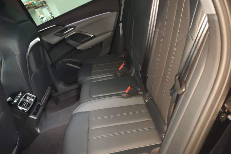 Used Audi Q5L 2026 150kW Smart Hybrid Luxury Edition Left Rear Seat