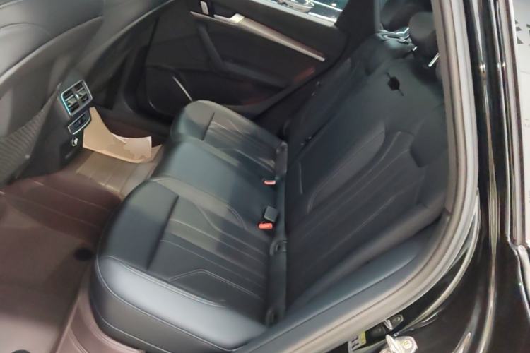 Used Audi Q5L 2025 Facelift 45th Anniversary Collector's Edition 40 TFSI Luxury Dynamic Version Left Rear Seat