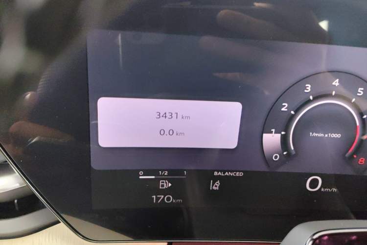 Used Audi Q5L 2026 150kW Smart Hybrid Luxury Edition Odometer Close Up