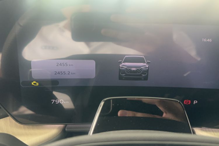 Used Audi Q5L 2026 Model Range: Exclusive Edition for 10 Million Users Odometer Close Up