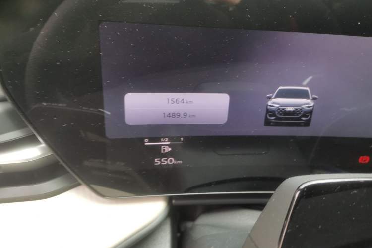 Used Audi Q5L 2026 Model Range: Exclusive Edition for 10 Million Users Odometer Close Up