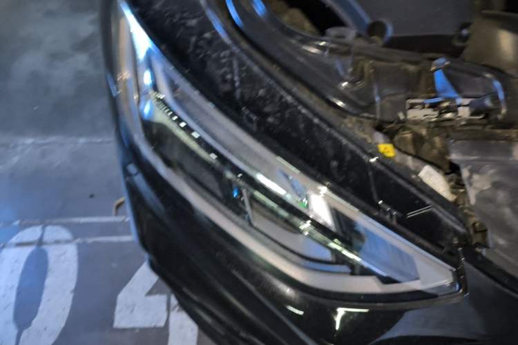 Used Audi Q5L 2025 Facelift 45th Anniversary Collector's Edition 45 TFSI Luxury Dynamic Version Right Front Headlight