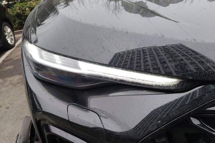 Used Audi Q5L 2026 Model Range: Exclusive Edition for 10 Million Users Right Front Headlight