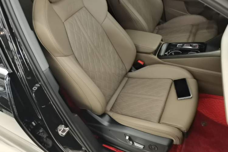Used Audi Q5L 2026 150kW Smart Hybrid Luxury Edition Right Front Seat