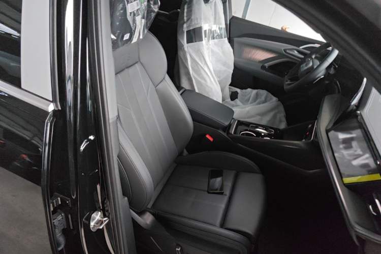 Used Audi Q5L 2026 150kW Smart Hybrid Luxury Edition Right Front Seat
