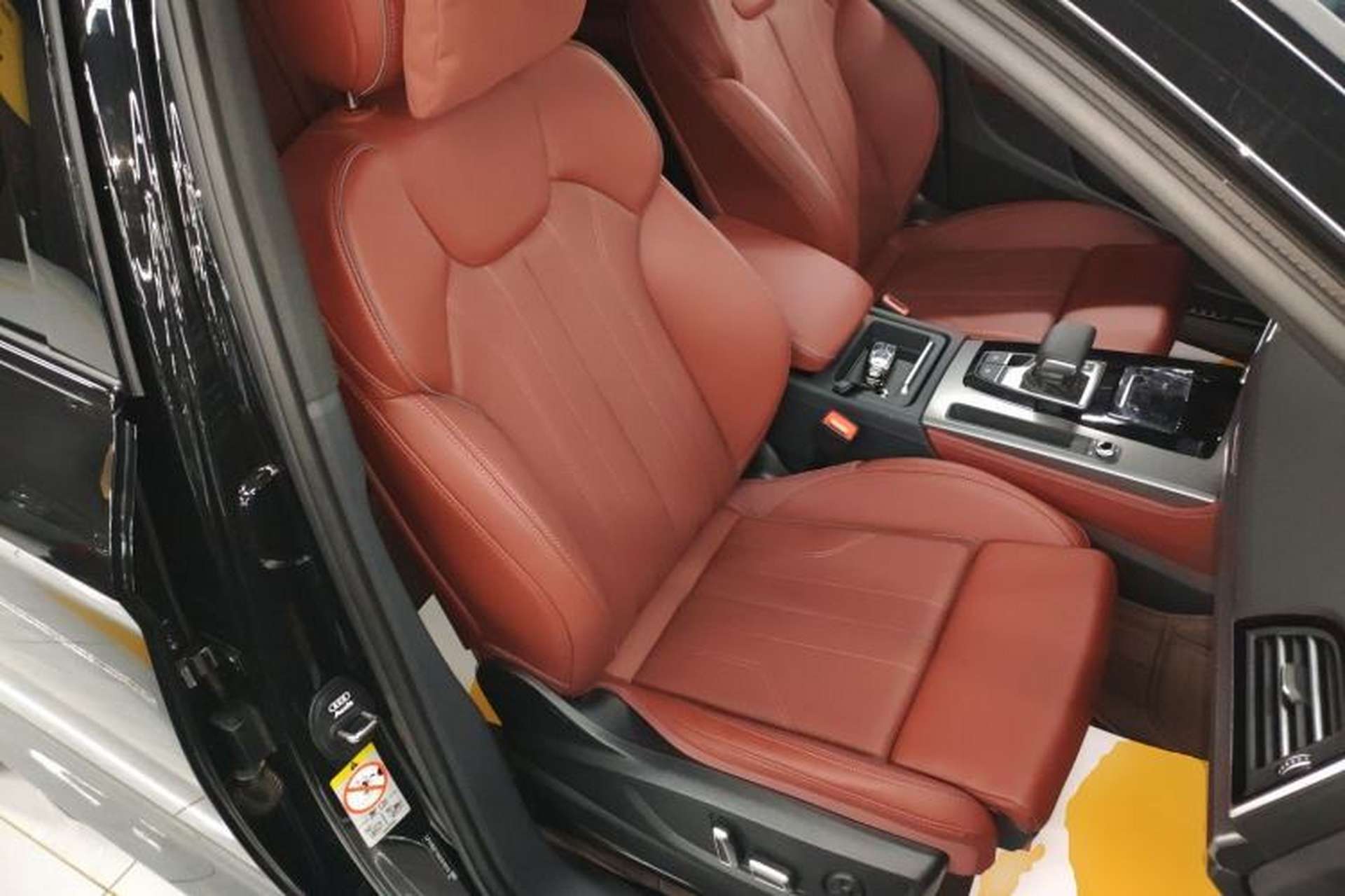 Used Audi Q5L 2025 Facelift 45th Anniversary Collector's Edition 40 TFSI Luxury Dynamic Version Right Front Seat