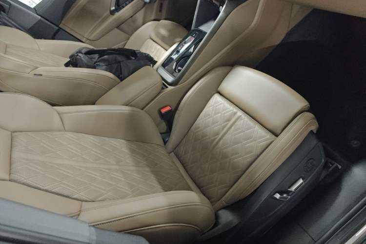 Used Audi Q5L 2026 Model Range: Exclusive Edition for 10 Million Users Right Front Seat