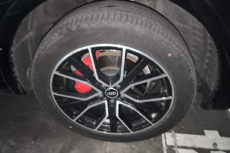 Used Audi Q5L 2025 Facelift 45th Anniversary Collector's Edition 45 TFSI Luxury Dynamic Version Right Front Wheel Hub