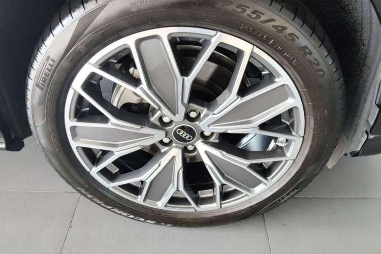Used Audi Q5L 2026 150kW Smart Hybrid Luxury Edition Right Front Wheel Hub