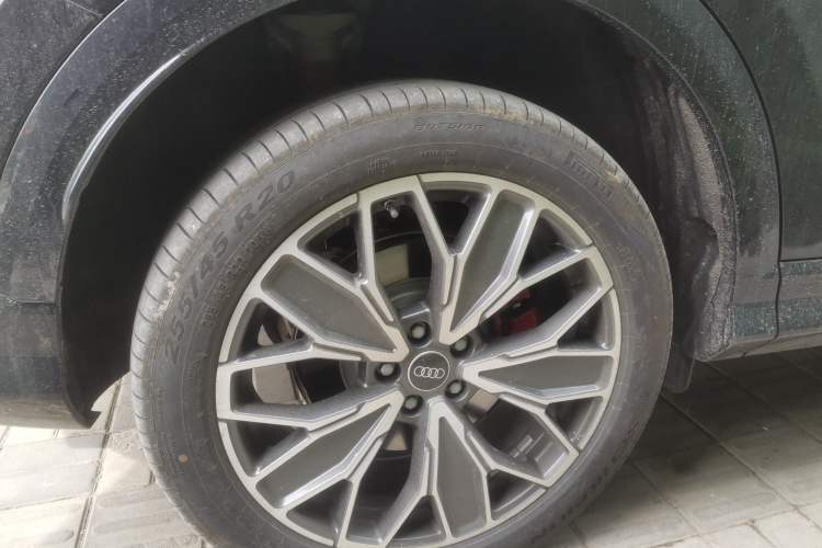 Used Audi Q5L 2026 Model Range: Exclusive Edition for 10 Million Users Right Front Wheel Hub