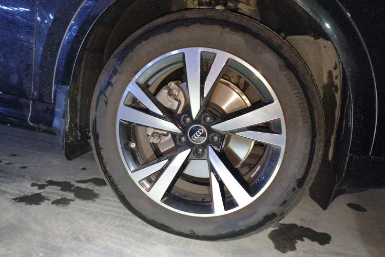 Used Audi Q5L 2026 150kW Smart Hybrid Luxury Edition Right Front Wheel Hub