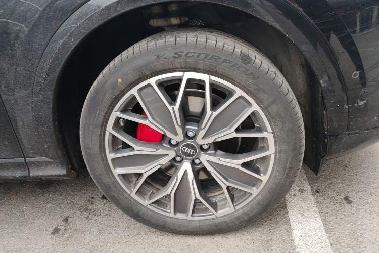 Used Audi Q5L 2026 Model Range: Exclusive Edition for 10 Million Users Right Front Wheel Hub