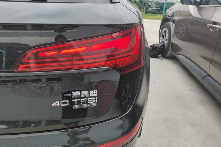 Used Audi Q5L 2025 Facelift 45th Anniversary Collector's Edition 40 TFSI Luxury Dynamic Version Right Rear Taillight