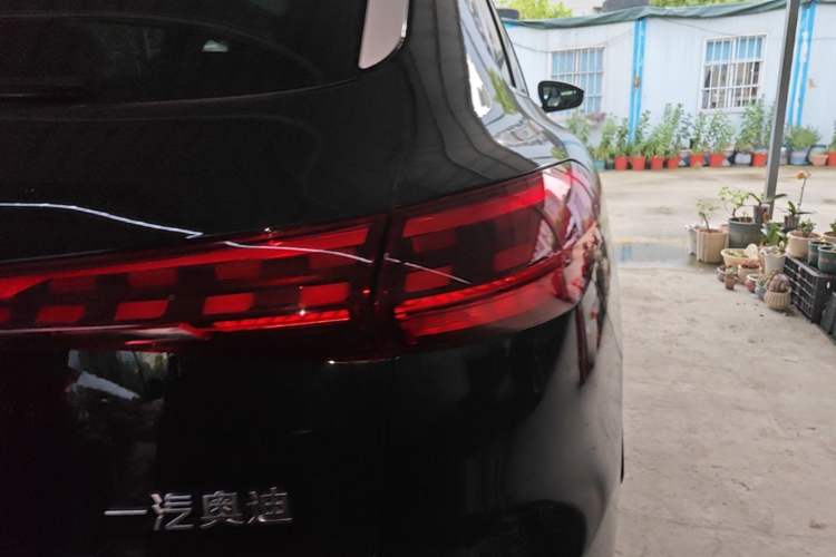 Used Audi Q5L 2026 150kW Smart Hybrid Luxury Edition Right Rear Taillight