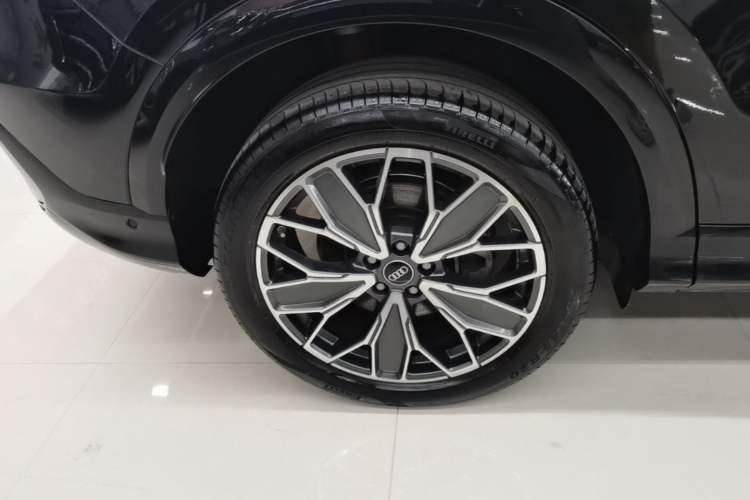 Used Audi Q5L 2026 150kW Smart Hybrid Luxury Edition Right Rear Wheel Hub