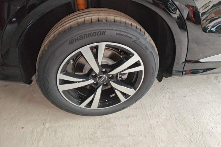 Used Audi Q5L 2026 150kW Smart Hybrid Luxury Edition Right Rear Wheel Hub