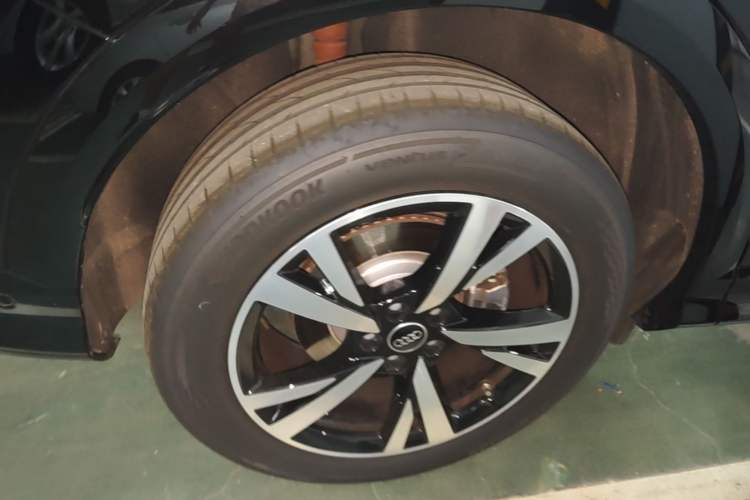 Used Audi Q5L 2026 150kW Smart Hybrid Luxury Edition Right Rear Wheel Hub