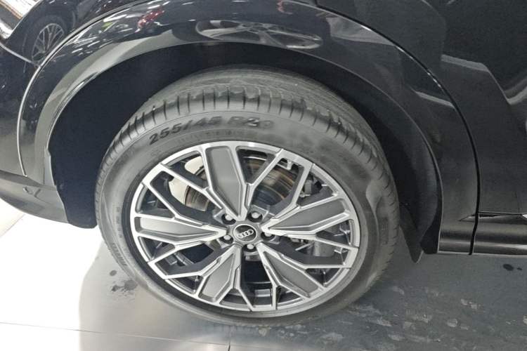 Used Audi Q5L 2026 Model Range: Exclusive Edition for 10 Million Users Right Rear Wheel Hub