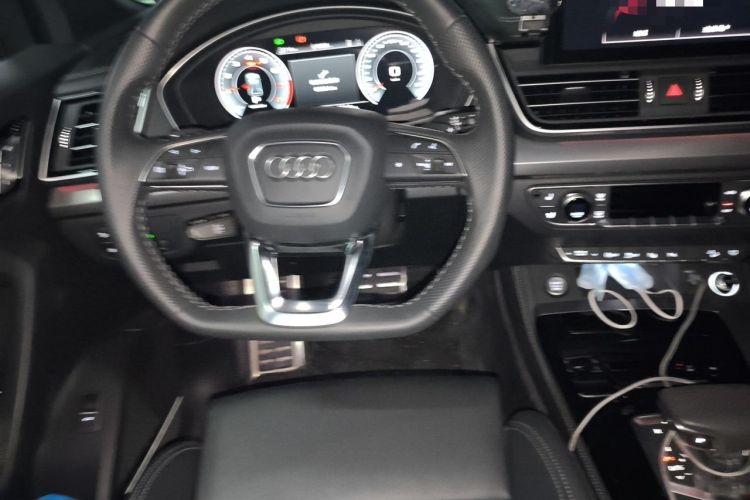 Used Audi Q5L 2025 Facelift 45th Anniversary Collector's Edition 45 TFSI Luxury Dynamic Version Steering Wheel