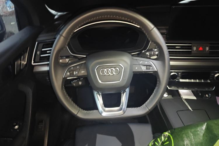 Used Audi Q5L 2025 Facelift 45th Anniversary Collector's Edition 40 TFSI Luxury Dynamic Version Steering Wheel