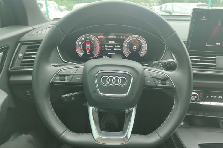 Used Audi Q5L 2025 Facelift 45th Anniversary Collector's Edition 40 TFSI Luxury Dynamic Version Steering Wheel