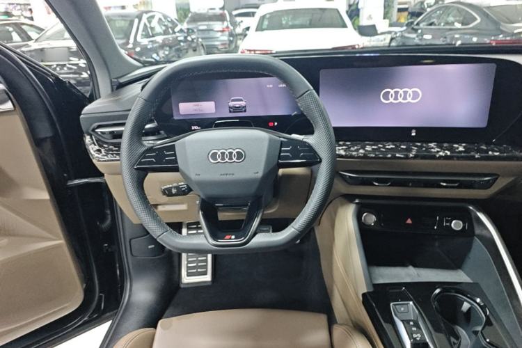 Used Audi Q5L 2026 Model Range: Exclusive Edition for 10 Million Users Steering Wheel