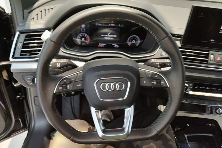 Used Audi Q5L 2025 Facelift 45th Anniversary Collector's Edition 40 TFSI Luxury Dynamic Version Steering Wheel
