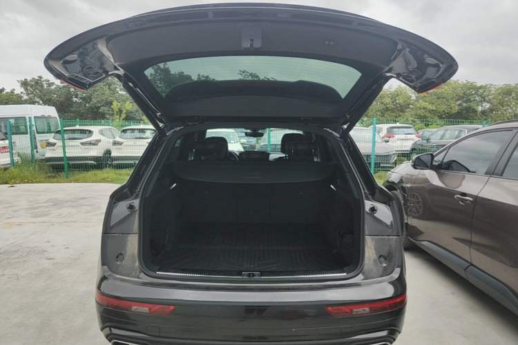 Used Audi Q5L 2025 Facelift 45th Anniversary Collector's Edition 40 TFSI Luxury Dynamic Version Trunk