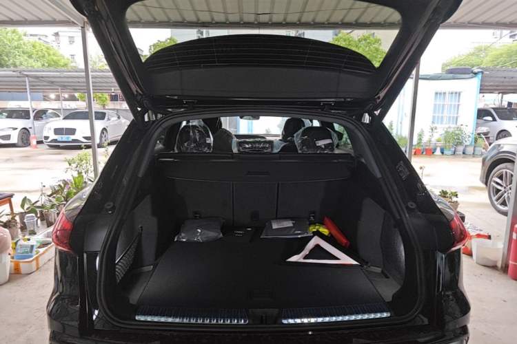 Used Audi Q5L 2026 150kW Smart Hybrid Luxury Edition Trunk
