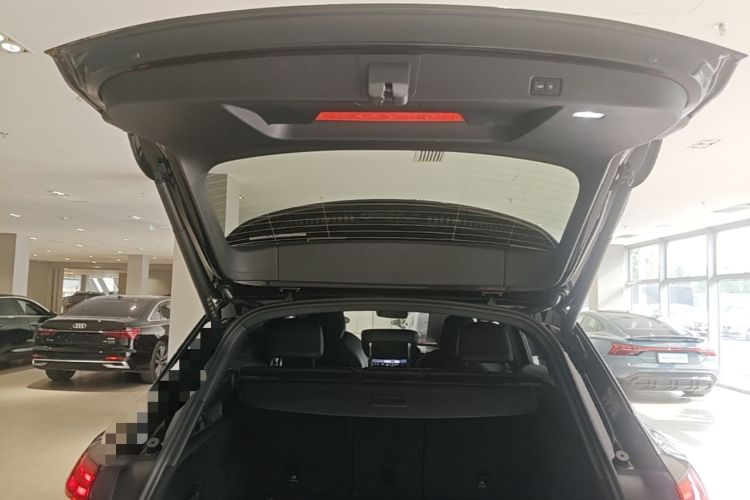 Used Audi Q5L 2026 Model Range: Intelligent Hybrid Premium Edition Trunk