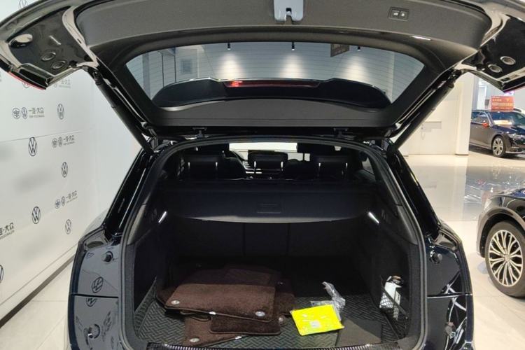Used Audi Q5L 2025 Facelift 45th Anniversary Collector's Edition 40 TFSI Luxury Dynamic Version Trunk
