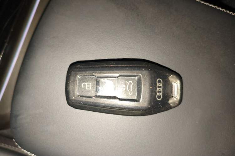 Used Audi Q5L 2026 150kW Smart Hybrid Luxury Edition Vehicle Key