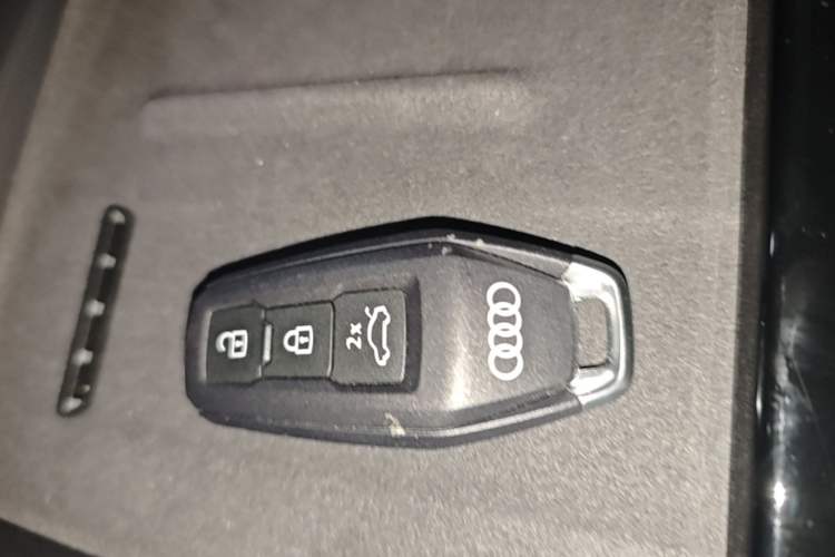Used Audi Q5L 2026 150kW Smart Hybrid Luxury Edition Vehicle Key