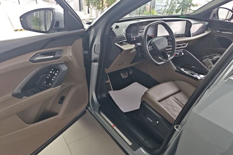 Used Audi Q5L 2026 150kW Smart Hybrid Luxury Edition Driver Seat