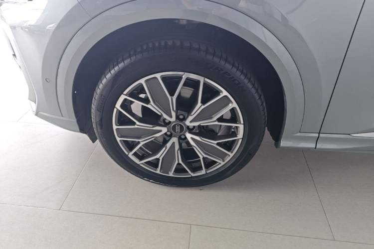 Used Audi Q5L 2026 150kW Smart Hybrid Luxury Edition Exterior 4