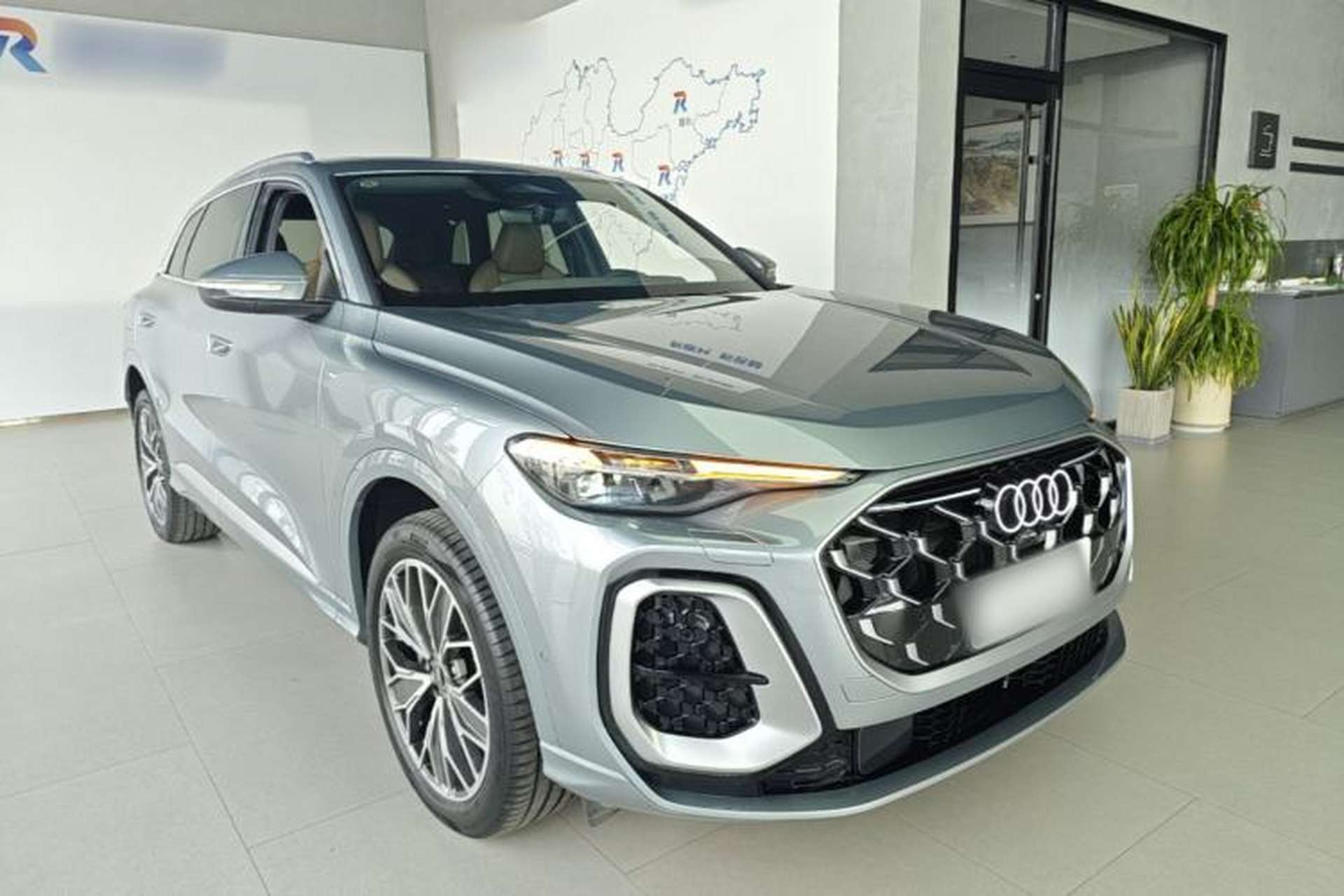 Used Audi Q5L 2026 150kW Smart Hybrid Luxury Edition Front Right 45 Deg